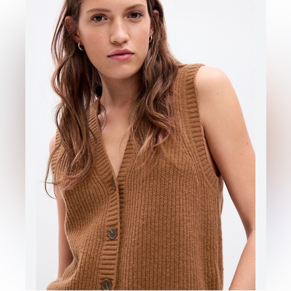 GAP CashSoft V-Neck Sweater in Brown
